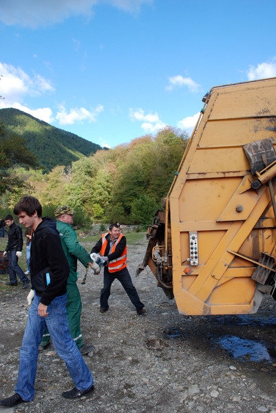 погрузка в мусоровоз
