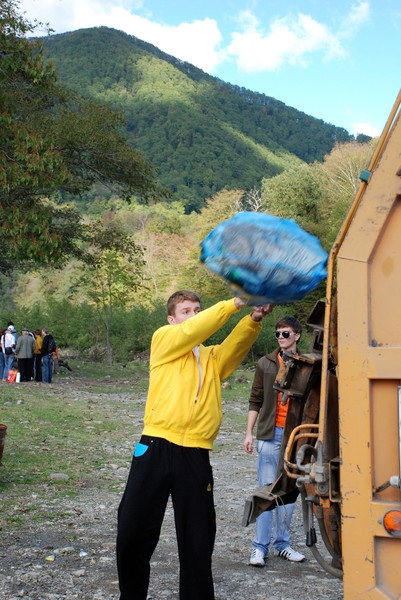 погрузка в мусоровоз