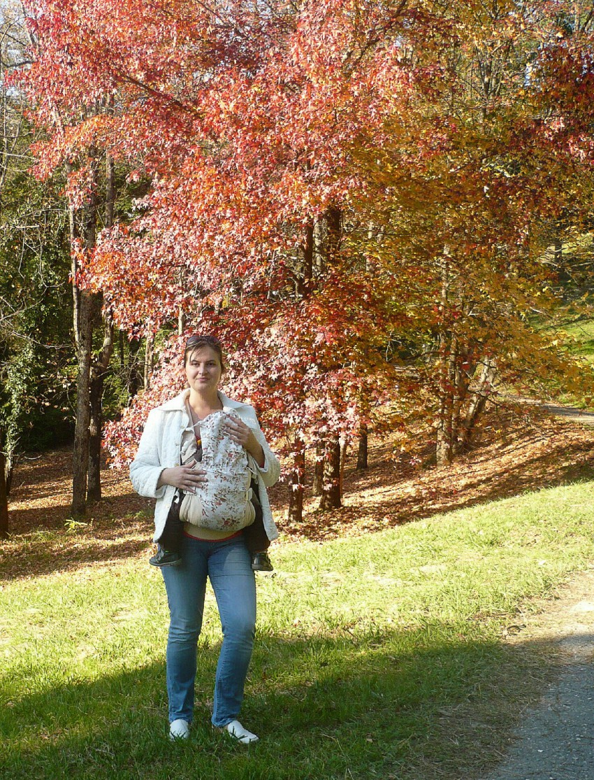 В дендрарии. Ребенок спит :-)