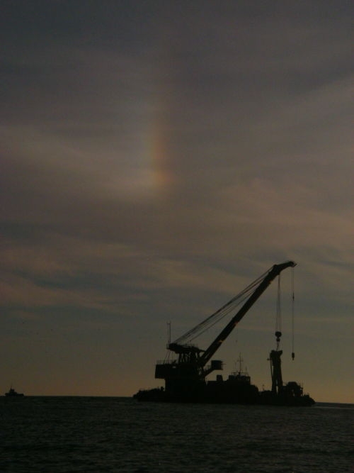 Строительство морпорта Сочи осветило атмосферное явление Гало