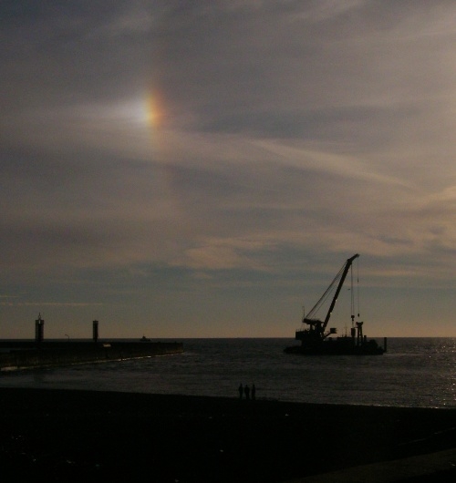Строительство морпорта Сочи осветило атмосферное явление Гало