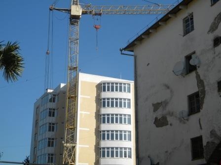 общежитие &amp;quot;Сокол&amp;quot; и новостройка. Адлер. 29 апреля. Окончание капитального ремонта ремонта.