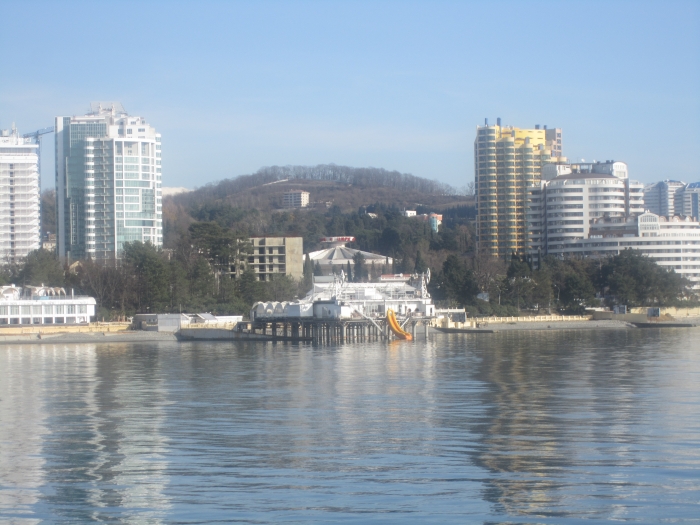 Видимо помятуя "Хромую лошадь" решили сделать дополнительный пожарный выход