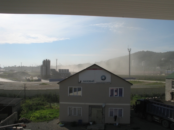 Справа едва просвечивает мкр. Блиново