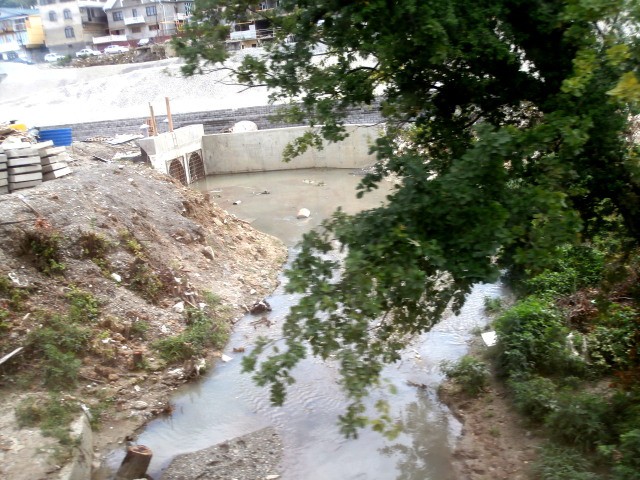 А это втекает