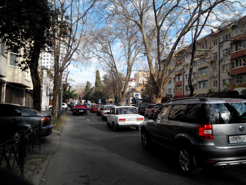 Перед перекрёстком Воровского с Зелёным переулком