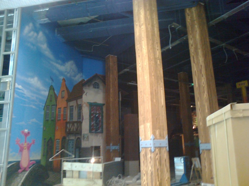 будет небольшой детский парк развлечений, насколько я понял