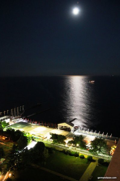 Лунная дорожка в Черном море