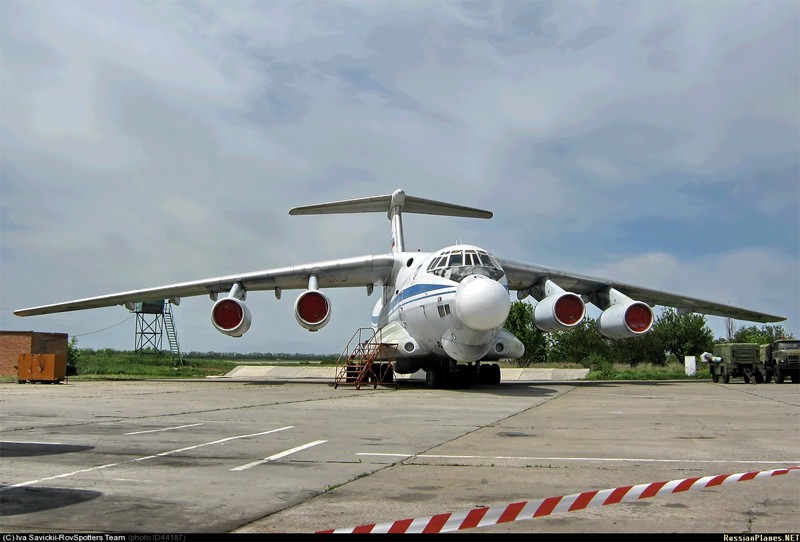 Самолет-лаборатория А-60 / 1А2 на аэродроме ТАНТК им.Бериева в Таганроге