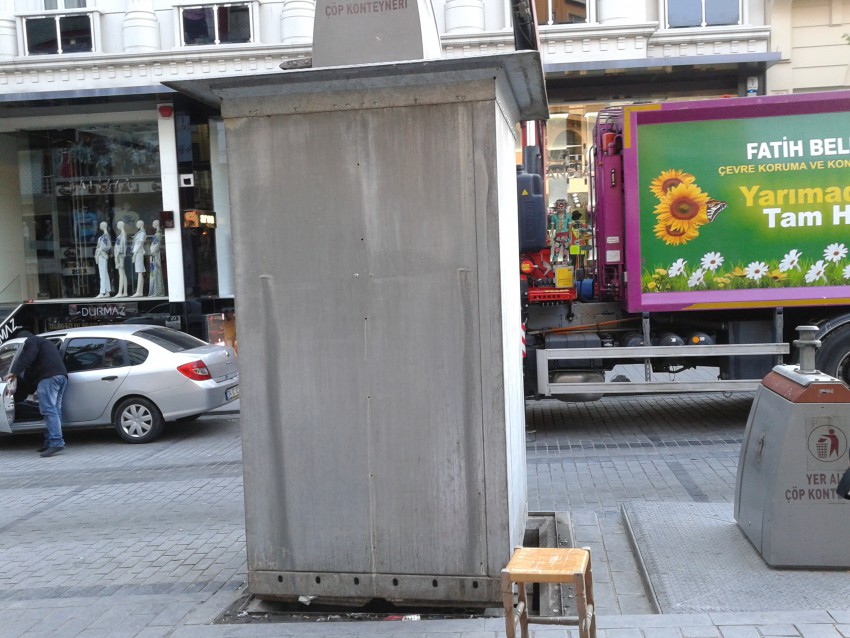 И возвращается обратно пустой.