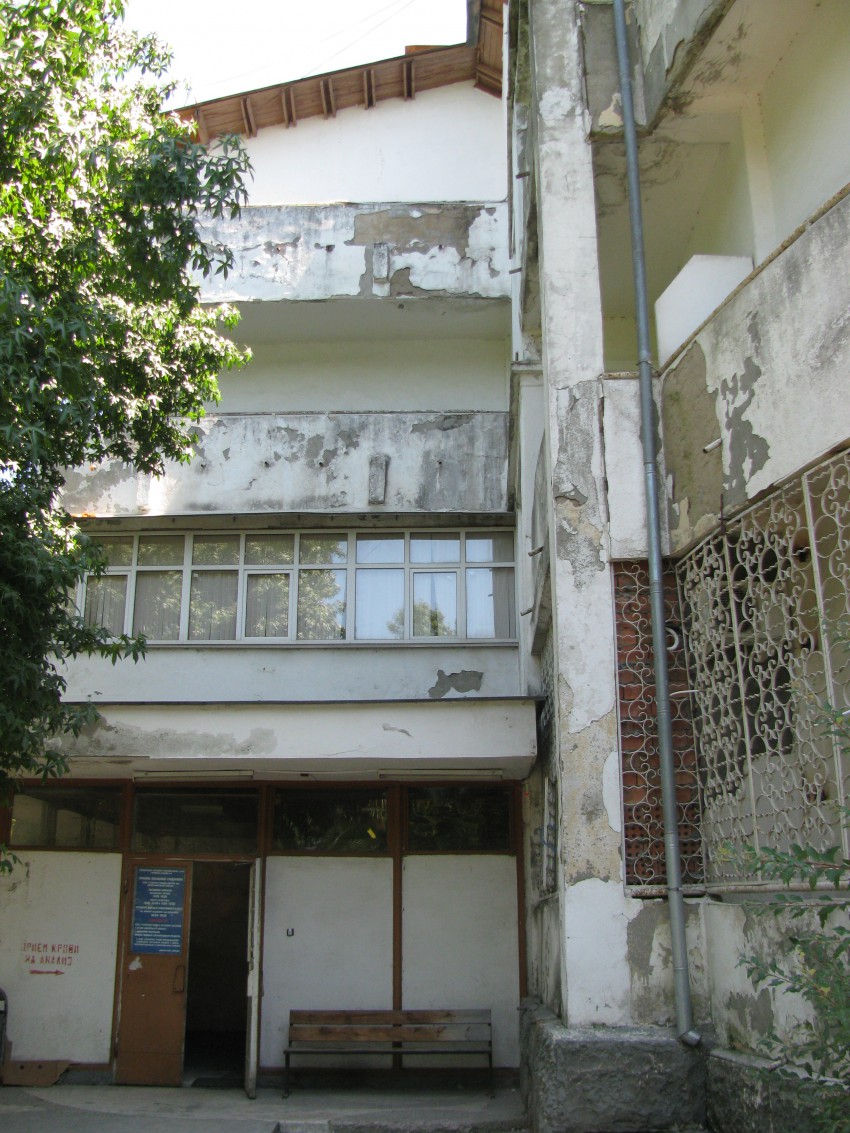 Вход в здание горбольницы №2 Гастроэнтерология.