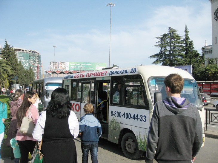 По факту останавливаются все сразу в конце остановке