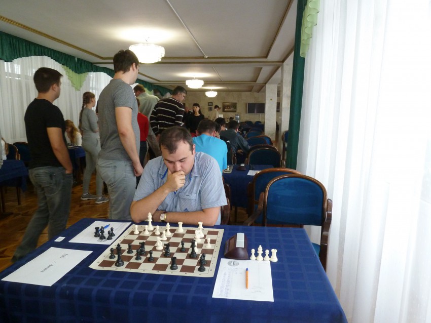 Брызгалин Кирилл ,за обдумыванием очередной комбинацией