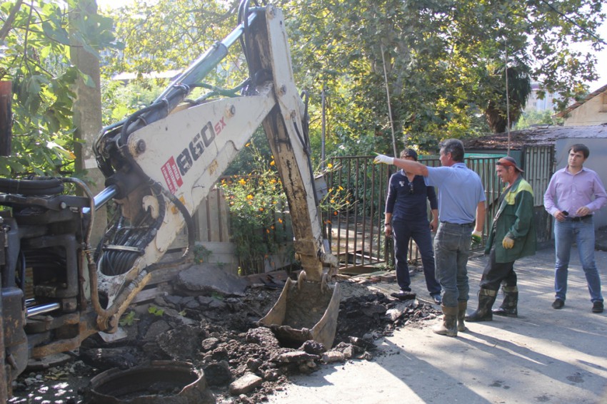 2 октября. Ведутся работы по перекладке участка канализационного коллектора на ул.Комсомольской 2 октября. Ведутся работы по перекладке участка канализационного коллектора на ул.Комсомольской