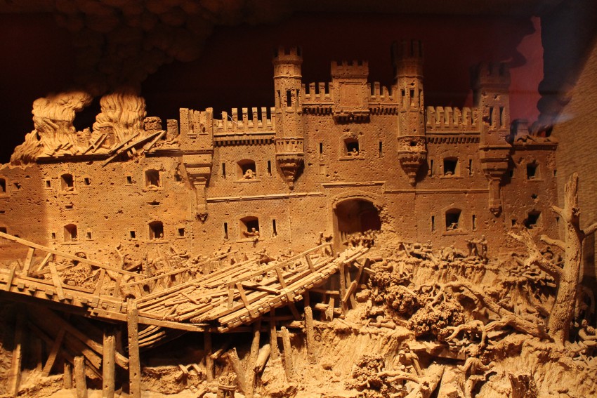 Макет сражения, сделанный из дерева