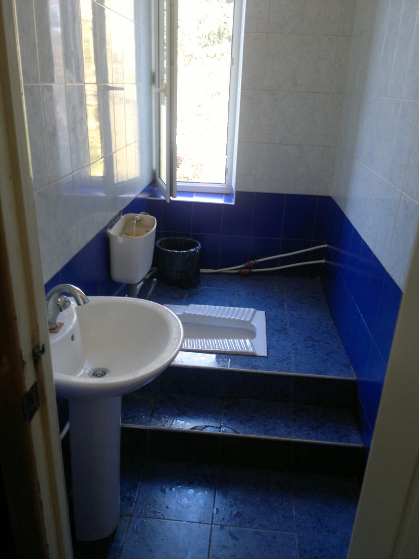 Как сюда можно сходить человеку с поломанными ногами или руками?