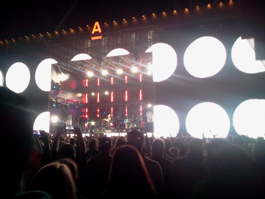 Плохо видно, но на сцене Infected Mushrooms