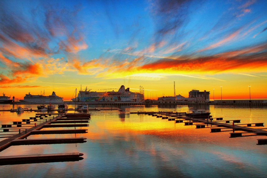 Олимпийский закат над морем