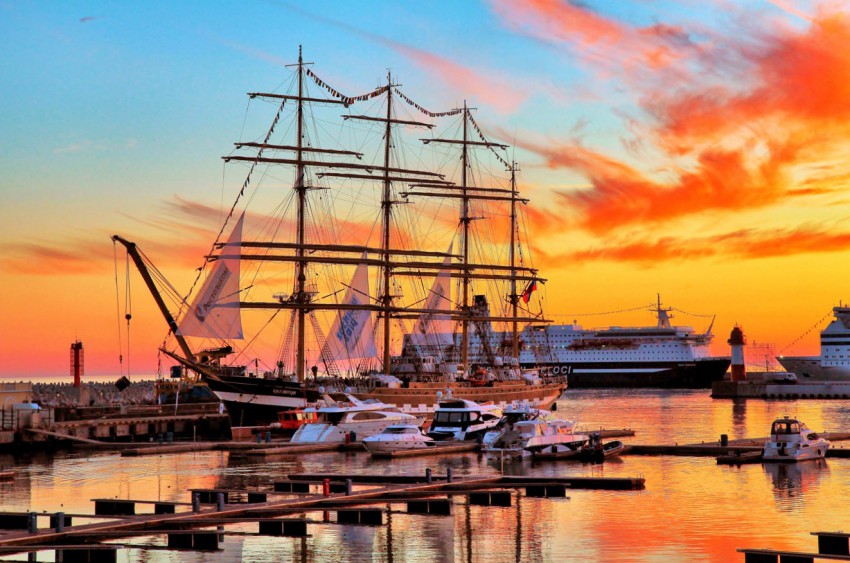 Сочи,Крузенштерн в закате