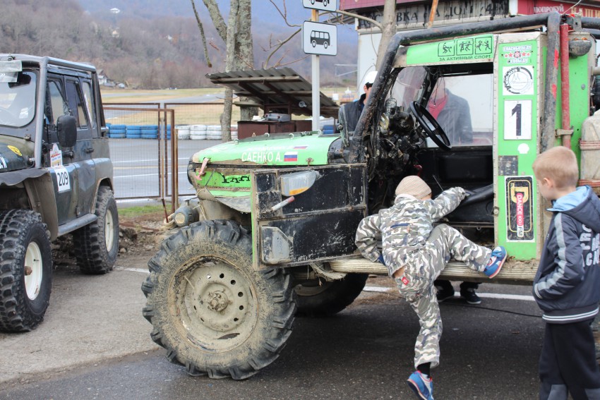 пилот садится за руль....