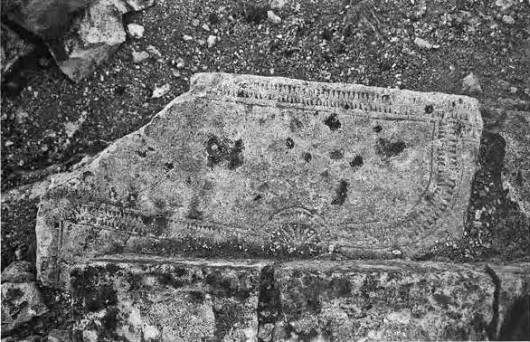 Варварское уничтожение древнерусских захоронений.