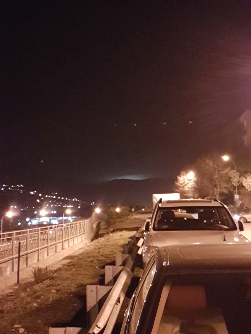 так было видно с Макаренко на 60 лет ВЛКСМ , светится за горой со стороны Джапаридзе