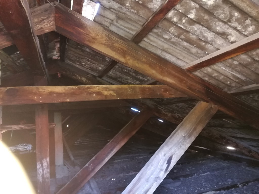 Щели в крыше