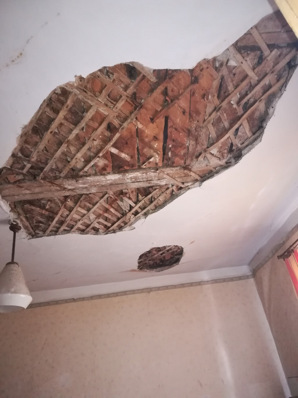 Потолок в спальной