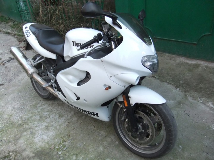 СРОЧНО продаю мотоцикл Triumph TT600