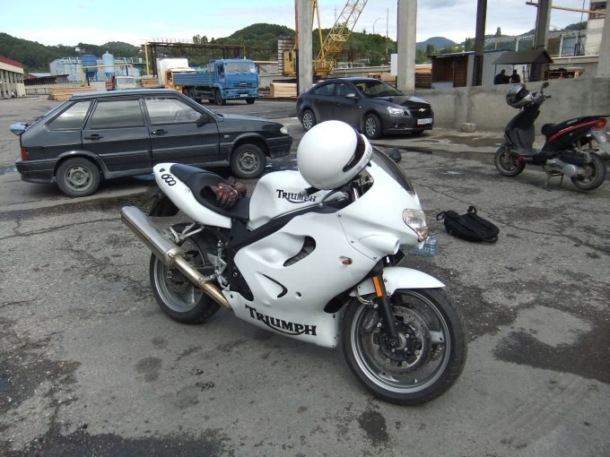 СРОЧНО продаю мотоцикл Triumph TT600