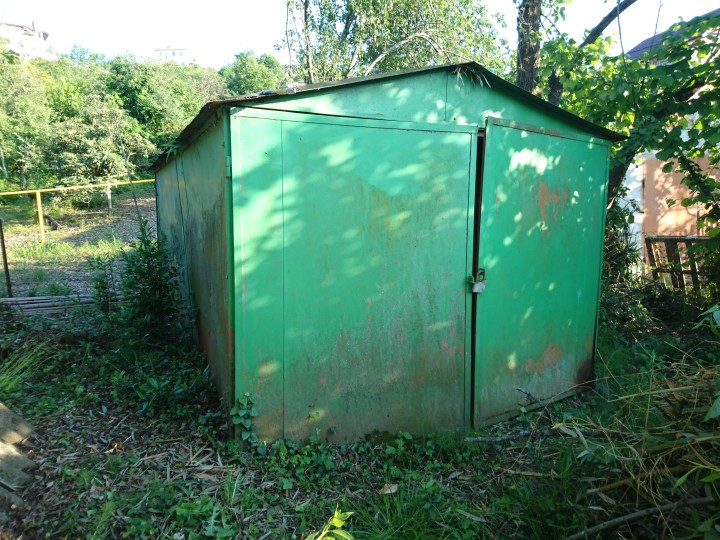 Железный гараж