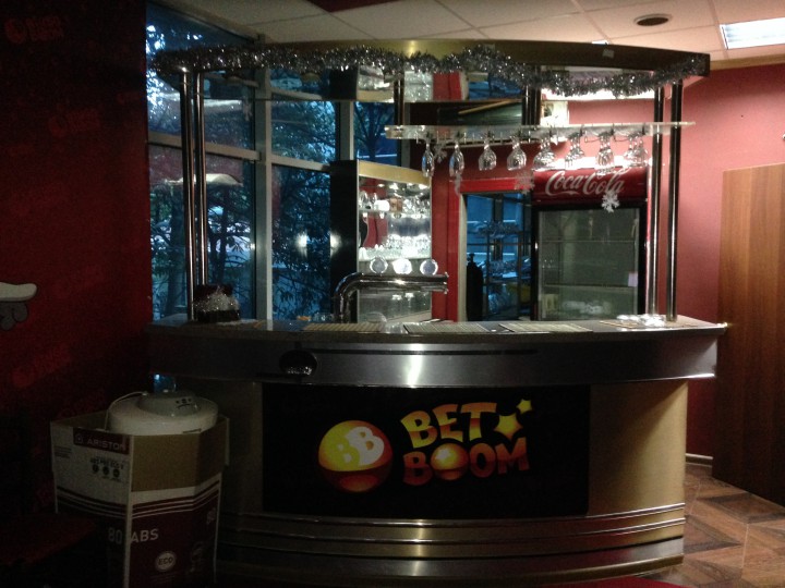 Продаю барную стойку. 