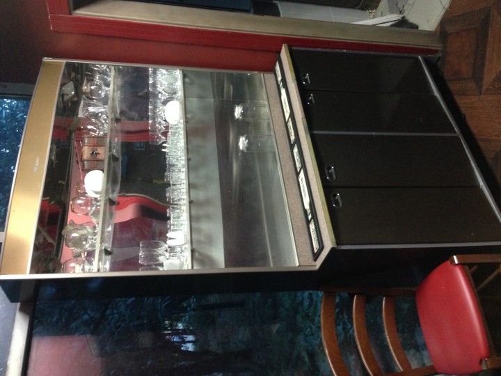 Продаю барную стойку. 