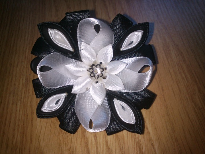 Заколки и резинки ручной работы