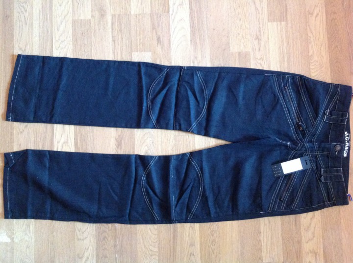 Мужские и женские джинсы и брюки, футболки.