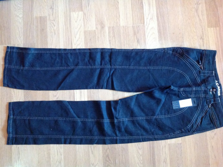 Мужские и женские джинсы и брюки, футболки.