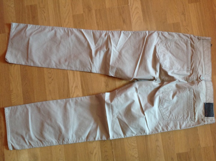 Мужские и женские джинсы и брюки, футболки.