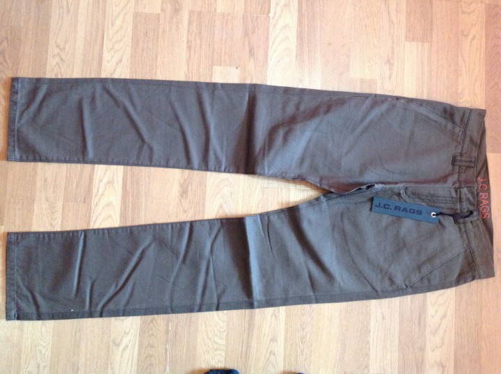 Мужские и женские джинсы и брюки, футболки.