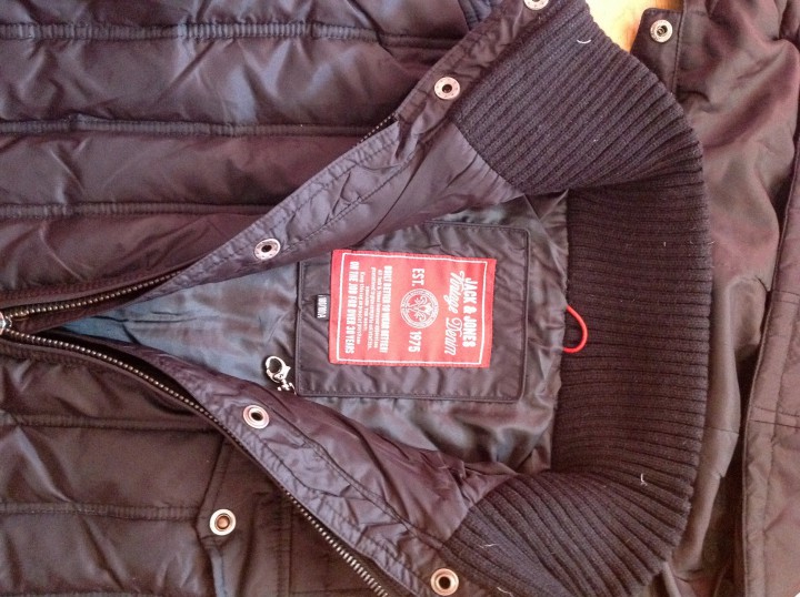 Мужские и женские джинсы и брюки, футболки.