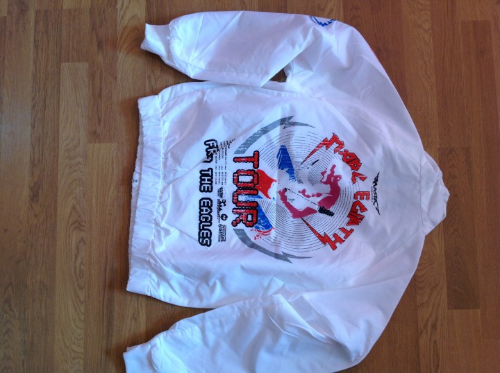 Мужские и женские джинсы и брюки, футболки.