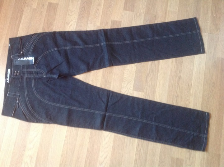 Мужские и женские джинсы и брюки, футболки.