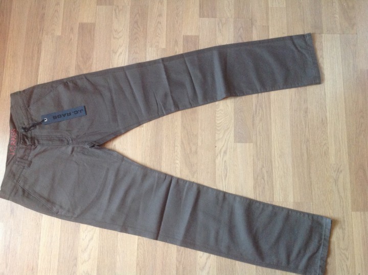 Мужские и женские джинсы и брюки, футболки.