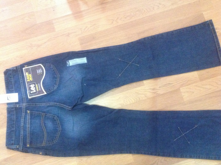 Мужские и женские джинсы и брюки, футболки.