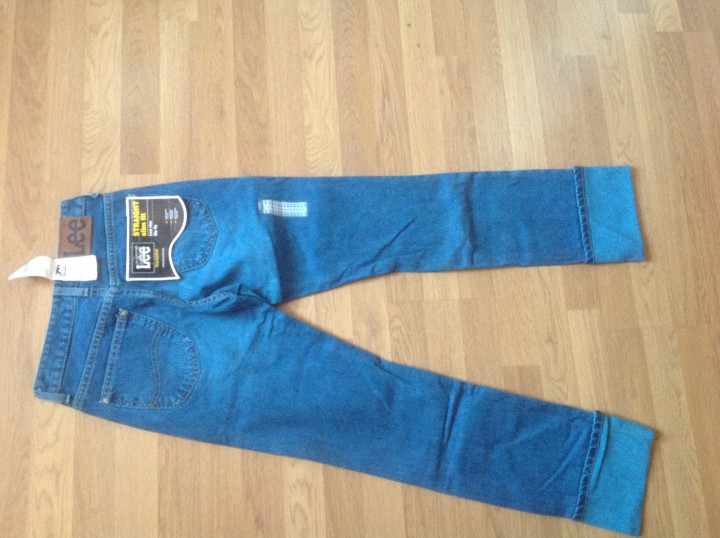 Мужские и женские джинсы и брюки, футболки.