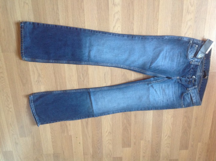 Мужские и женские джинсы и брюки, футболки.