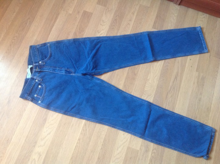 Мужские и женские джинсы и брюки, футболки.