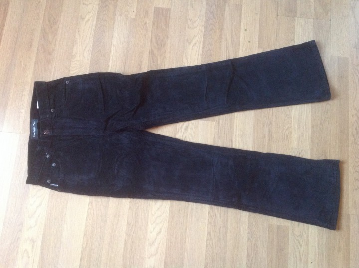 Мужские и женские джинсы и брюки, футболки.