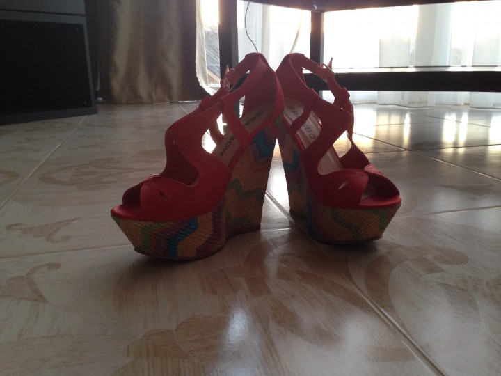 Продам босоножки 