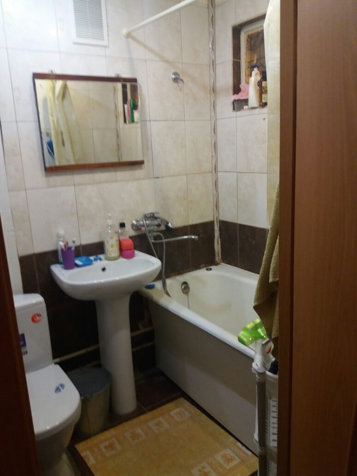 Продаю 2-х комнатную квартиру ул.Чехова 58