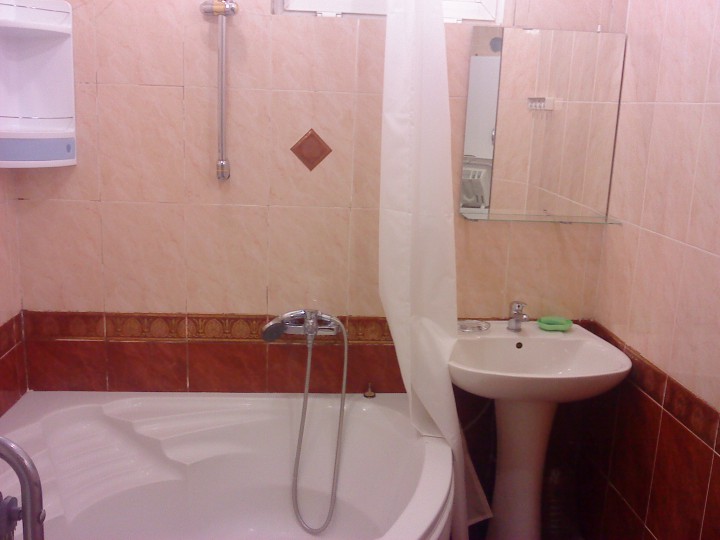 Сдаю 2-х комнатную квартиру на ул. Горького.